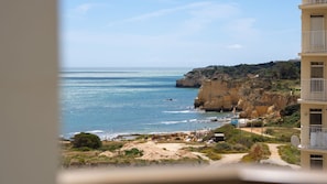 Enjoy your morning coffee or sunset drinks on the private balcony overlooking breathtaking ocean vistas and lush greenery.
#OceanView #PrivateBalcony #SunsetVibes #MorningCoffeeSpot #LovelyStayPortugal #RelaxAndUnwind