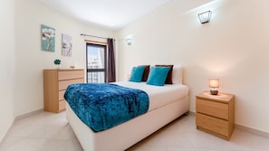 Sleep soundly in this tranquil bedroom, styled with calming blue tones and cozy furnishings for a restful stay.
#SereneBedroom #RestfulNights #CozyInteriors #LovelyStayPortugal #SleepWell #MidscalePremium