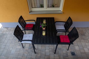 Sitzmöglichkeit auf der Terrasse