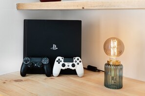 Street Fighter, Trials Fusion, Grand Truismo, Fifa 23 & Lego Star Wars to play