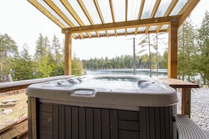 Hot tub overlooking Minktrack Lake