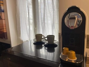 Kaffee und/oder Kaffeemaschine