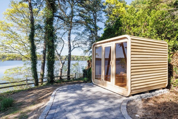 8-person sauna right off the deck.