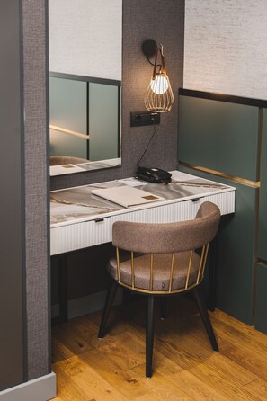 Work desk