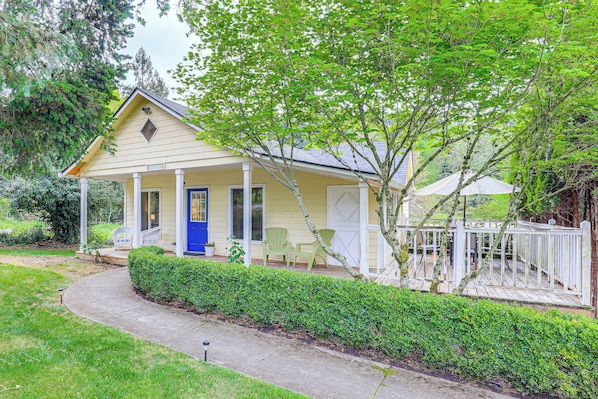 Gresham Vacation Rental | 2BR | 1BA | 1,000 Sq Ft | 1 Step to Enter