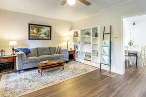 Living Room | Central Heating | Free WiFi | Smart TV