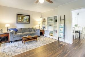 Living Room | Central Heating | Free WiFi | Smart TV