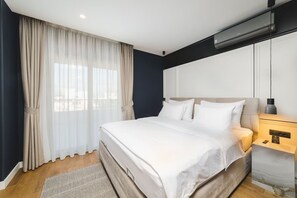 Unit with one King bed