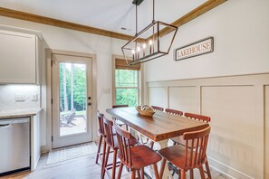 Dining Area | Dishware/Flatware