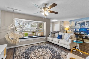 Living Room W/ Queen pull out sofa bed 