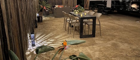 Outdoor dining