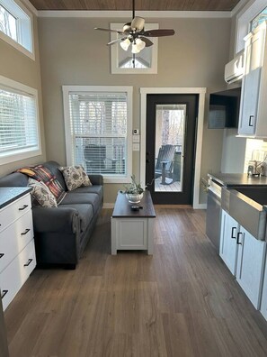 Clean, Spacious Living Area