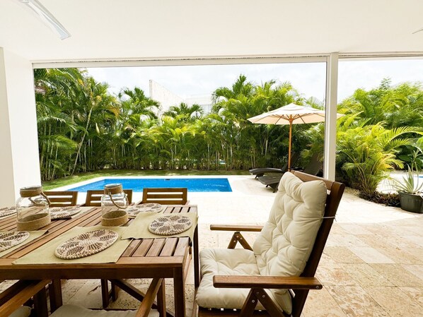 Outdoor dining