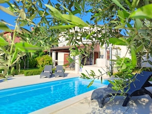 Swimming pool