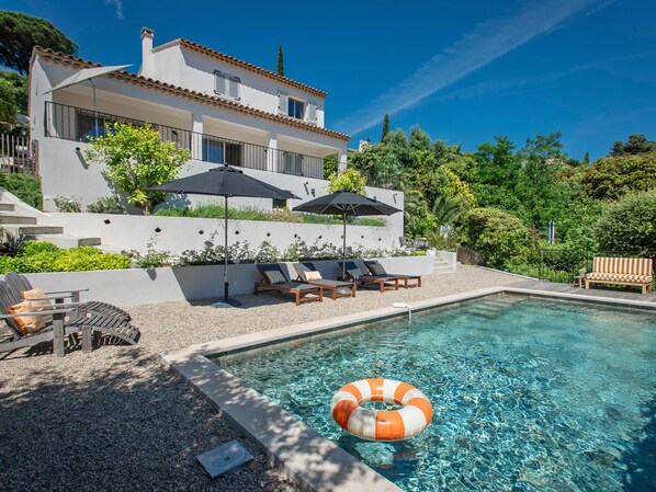 Außenseite Ferienhaus [Sommer]