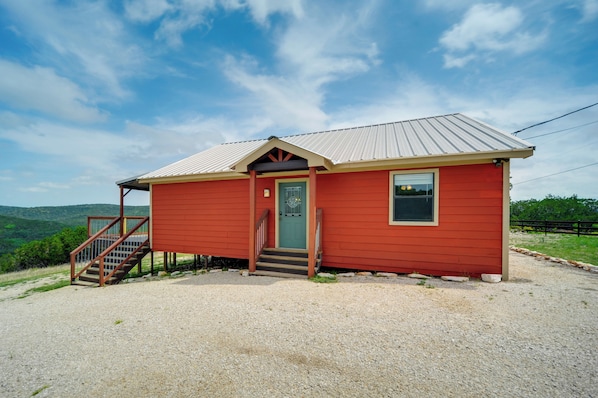 Leakey Vacation Rental | 2BR | 1BA | 1,400 Sq Ft | 4 Steps to Enter