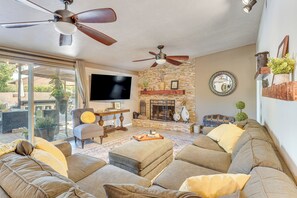 Living Room | Central A/C & Heating | Fireplace | Board Games | Books