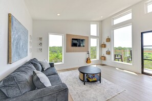 Living Room | Smart TV | Free WiFi | Single-Story Unit