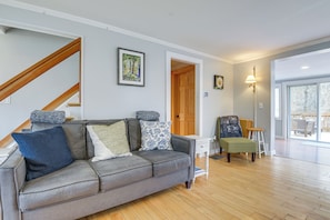 Dinette | Full Sleeper Sofa | Gas Fireplace | 1st Floor