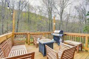 Deck | Gas Grill | Propane Fire Pit