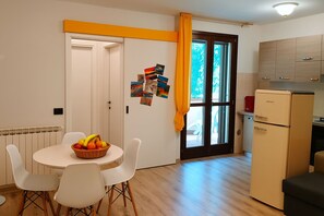 Autumn, Kitchen, Living Room, Spring, Summer