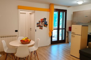 Autumn, Kitchen, Living Room, Spring, Summer