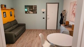 Autumn, Kitchen, Living Room, Spring, Summer