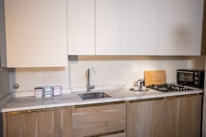 Cuisine, Comptoir, Bois, Appareil De Cuisine, Design Intérieur, Cabinetry, Sol, Principaux Appliance, Evier, Électroménager