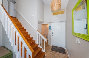 18-web-or-mls-Foyer 1