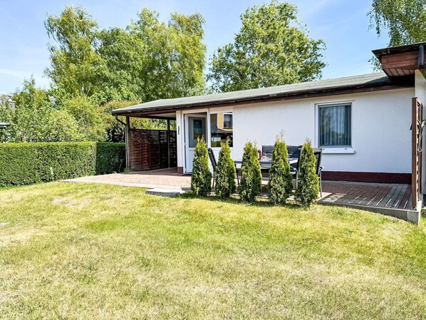 Building, House, Residential Area, Home, Shrub, Roof, Land Lot, Door, Cottage, Garden