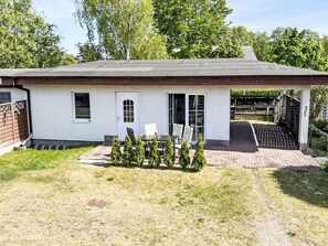 Building, Window, Grass, House, Roof, Residential Area, Home, Shrub, Cottage