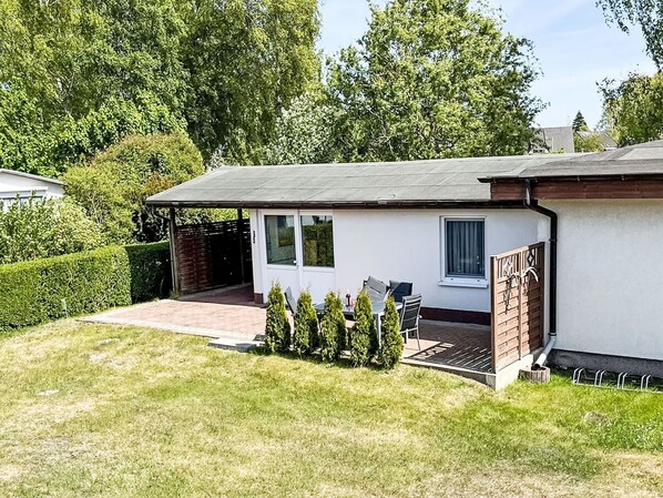 Maison, Toit, Zone Résidentielle, Domicile, Chalet, Lot Terre, Jardin, Porte, Pelouse, Biens