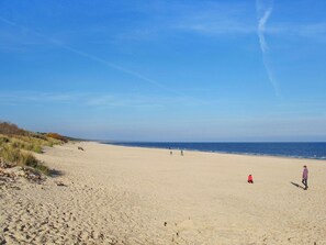 Sky, Blue, Beach, Coast, Horizon, Sea, Sand, Shore, Coastal And Oceanic Landforms, Ocean
