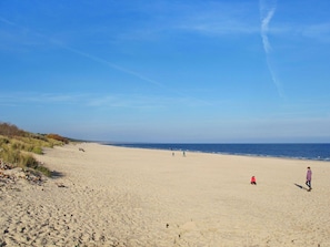 Sky, Blue, Beach, Coast, Horizon, Sea, Sand, Shore, Coastal And Oceanic Landforms, Ocean