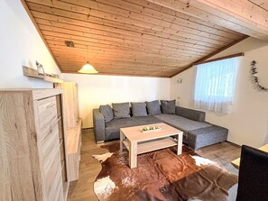 Möbel, Holz, Interior Design, Zuhause, Fussboden, Couch, Zimmer, Decke, Wohnzimmer, Hütte