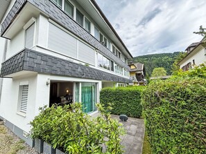 Residential Area, Architecture, Home, House, Sash Window, Estate, Siding, Suburb, Driveway, Balcony
