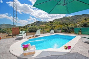 Villa Maria Esnite welcomes you. 
