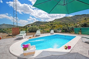 Villa Maria Esnite welcomes you.
