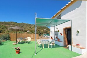Several terraces invite you to enjoy 'al fresco'.