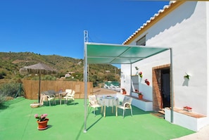 Several terraces invite you to enjoy 'al fresco'.