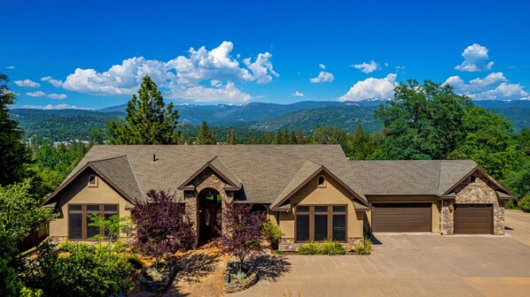 Sierras Family Home