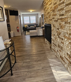 Entry/Foyer Area