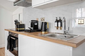 Fully equipped kitchen with washer, dryer and Nespresso for easy stays