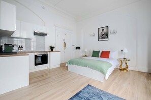 Stylish Mayfair studio with 55-inch smart TV and all the essentials