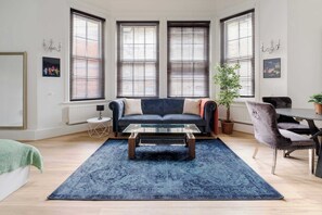 Stylish Mayfair studio with 55-inch smart TV and all the essentials