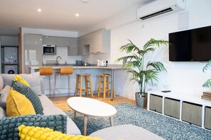 Living Room / Lounge