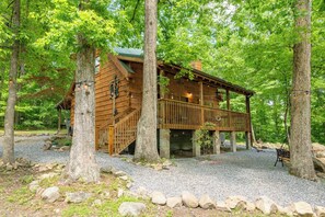 Quiet Way Cabin's exterior