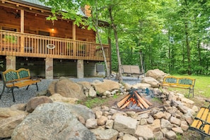 Quiet Way Cabin's crackling fire pit