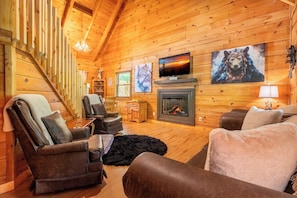 Quiet Way Cabin's cozy living area