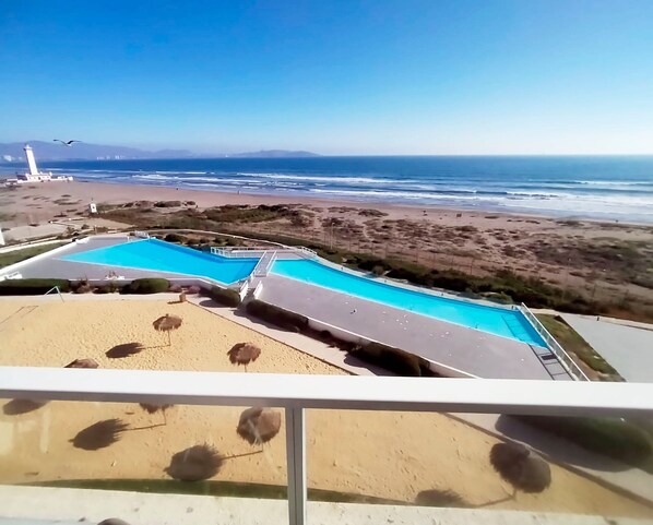 Balcony / Terrace,Beach,Garden view,Lake view,Sea view,Bird's eye view